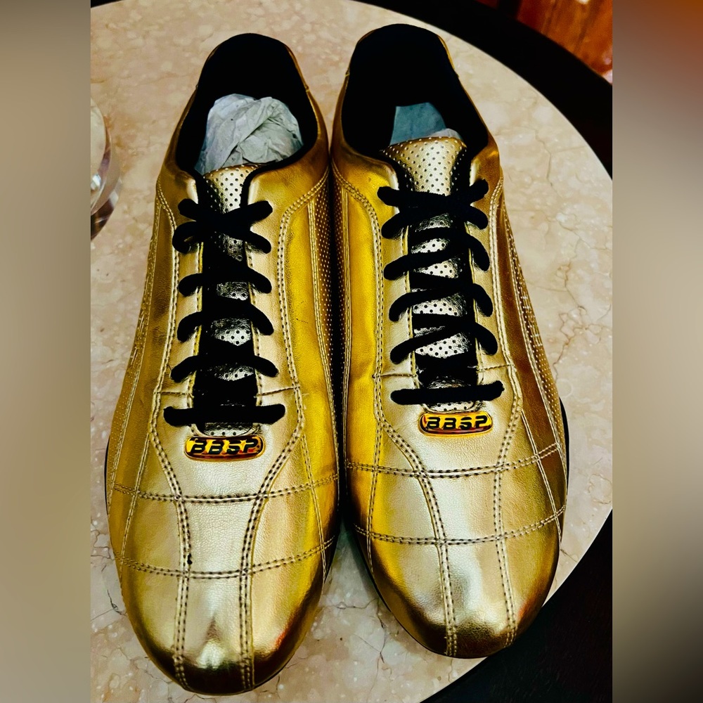 New Authentic BEBE sport gold color Sneakers. New, in its original box. Size 10